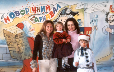 Julia (2 years), Natalia & cousin with son - New Years Day