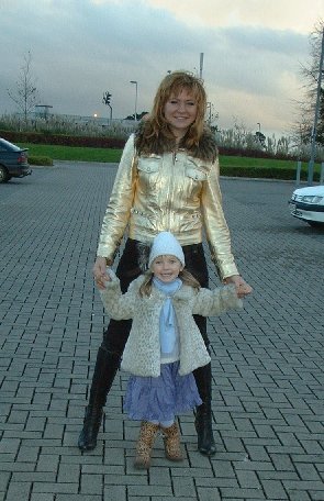 Julia and Natalia in England, november 2006)